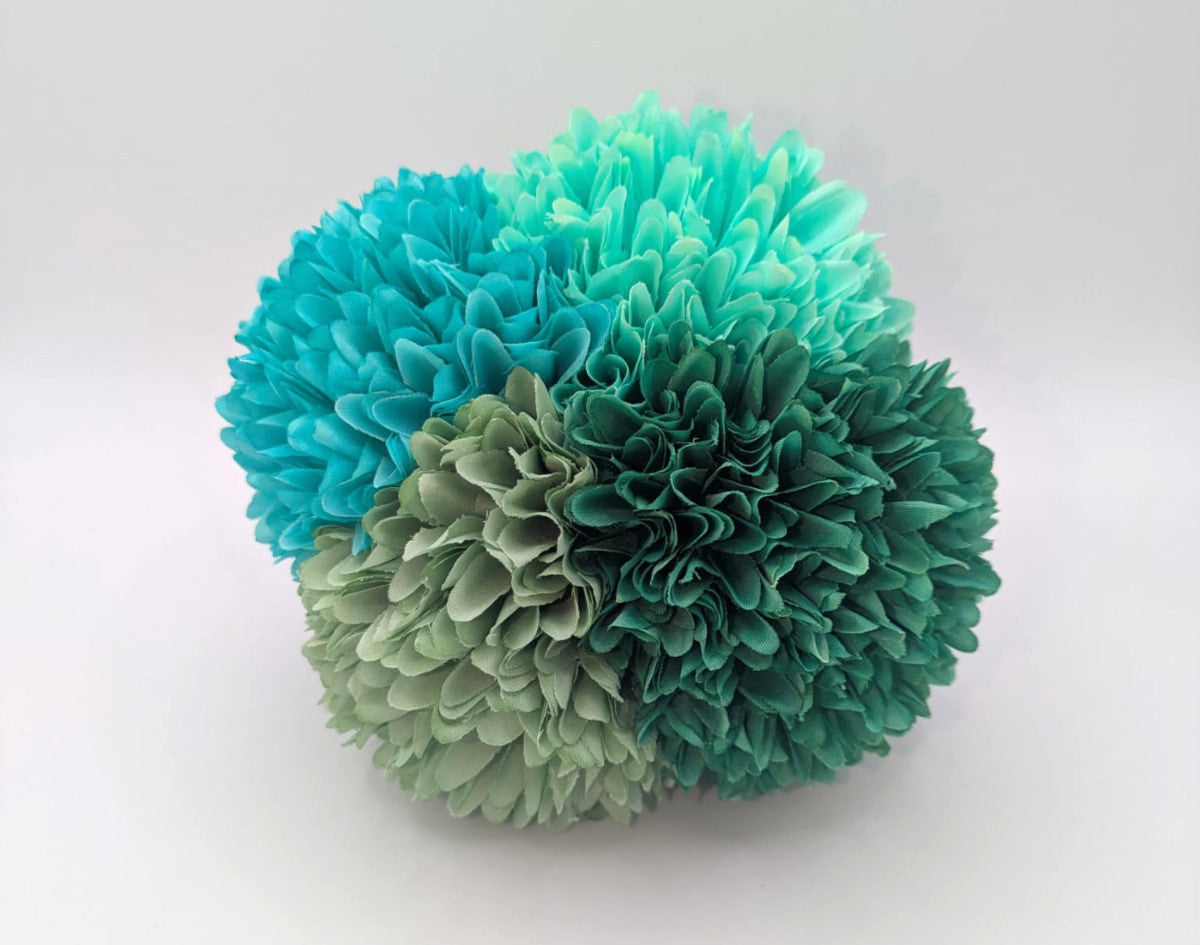 Flor flamenca estilo margarita en color verde agua, perfecta para niñas en ferias y eventos - SolFlamenca