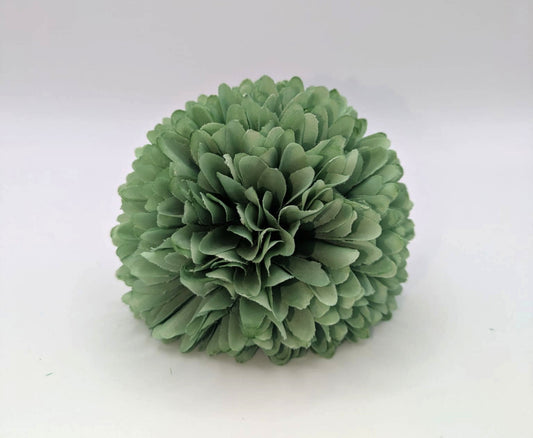 Flor flamenca estilo margarita en color verde jabonoso, perfecta para niñas en ferias y eventos - SolFlamenca