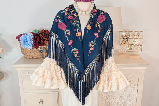 Mantoncillo de Flamenca Bordado Cantillana en Azul Marino con Flecos, Accesorio para Moda Flamenca en Ferias y Romerías - SolFlamenca