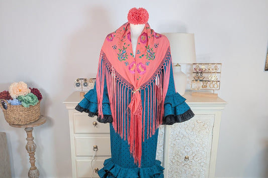 Mantoncillo de Flamenca Bordado con Pájaros en Color Coral, Complemento Ideal para Moda Flamenca - SolFlamenca