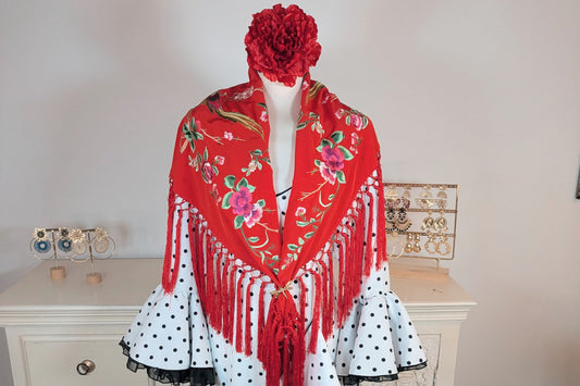 Mantoncillo de Flamenca en Color Rojo con Bordado de Pájaros y Fleco Corto - SolFlamenca