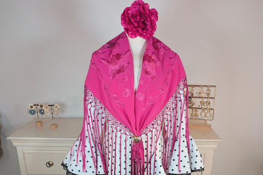 Mantoncillo de Flamenca Bordado a Tono Fucsia con Flecos Largos, Complemento Ideal para Moda Flamenca - SolFlamenca