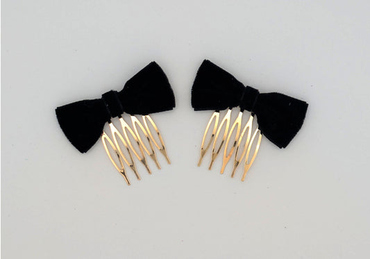 Peinecillo con lazo de terciopelo negro para niña - SolFlamenca